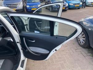 Używane Tapicerka drzwi prawych tylnych wersja 4-drzwiowa BMW 1 serie (E87/87N) 118i 16V Cena € 75,00 Procedura marży oferowane przez Boekholt autodemontage B.V