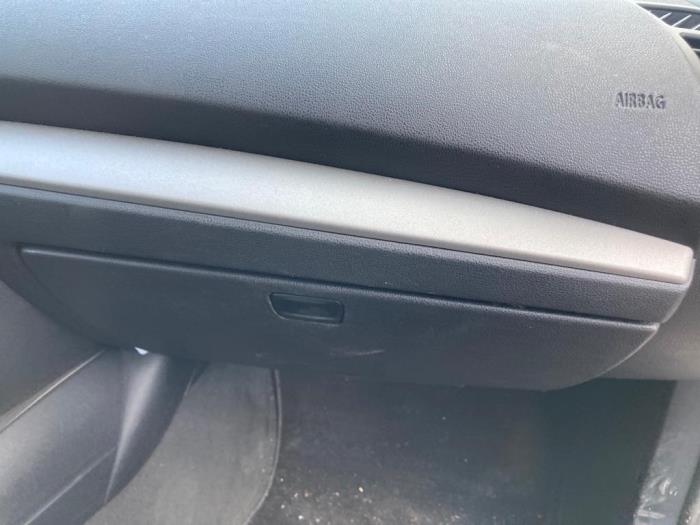 Begagnade Handskfack BMW 1 serie (E87/87N) 118i 16V Pris € 60,00 Marginaltabell erbjuds av Boekholt autodemontage B.V