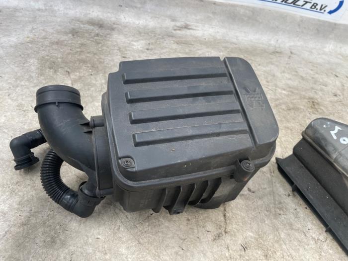 Begagnade Luftfilterhus Volkswagen Golf V (1K1) 1.6 Pris € 60,00 Marginaltabell erbjuds av Boekholt autodemontage B.V