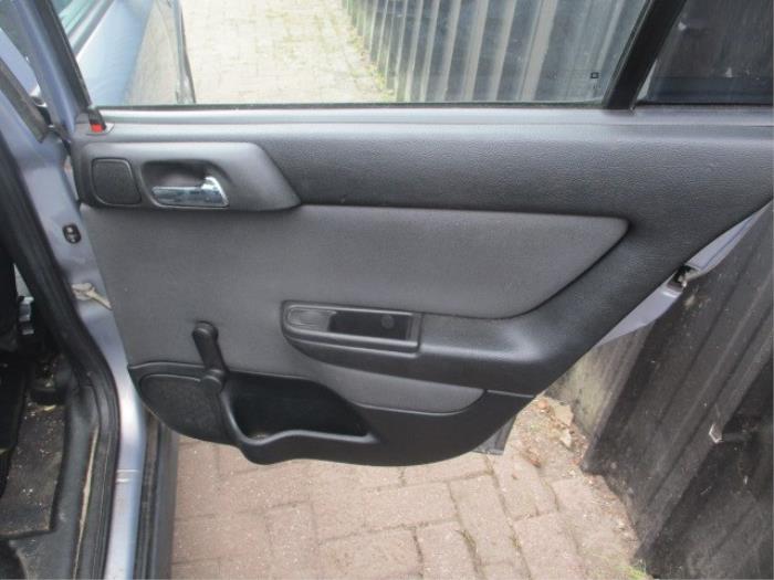 Revêtement portière haut 4portes arrière droite d'un Opel Astra G (F08/48) 1.6 2003