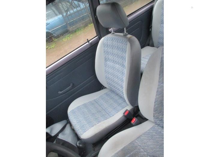 Seat, right from a Daihatsu Cuore (L251/271/276) 850,Domino 1998