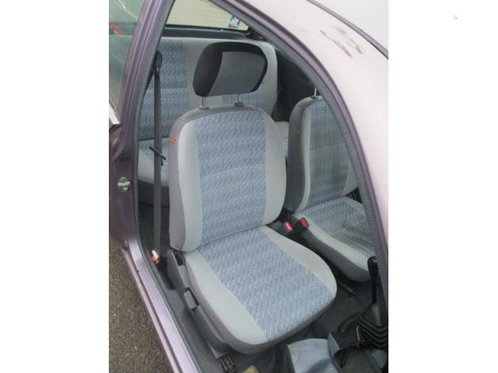 Seat, right from a Daihatsu Cuore (L251/271/276) 850,Domino 1998
