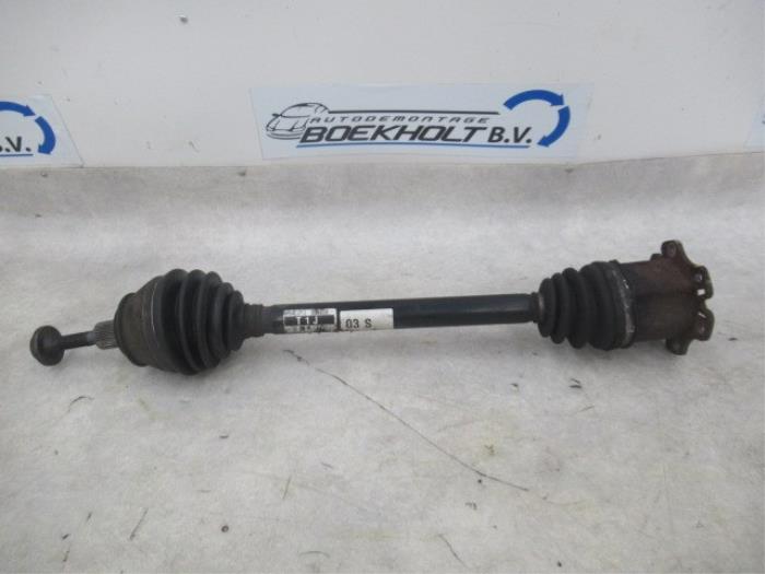 Front drive shaft, left from a Audi A6 Quattro (C6) 4.2 V8 40V 2005