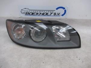Używane Reflektor prawy Volvo V50 (MW) 1.8 16V Cena € 65,00 Procedura marży oferowane przez Boekholt autodemontage B.V