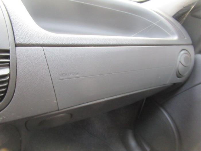 Airbag derecha (salpicadero) de un Fiat Punto II (188) 1.4 16V 2005