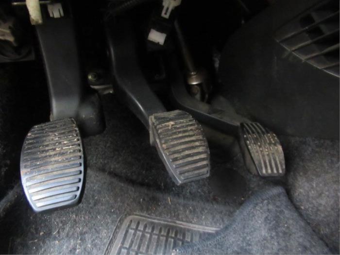 Accelerator pedal from a Fiat Punto II (188) 1.4 16V 2005