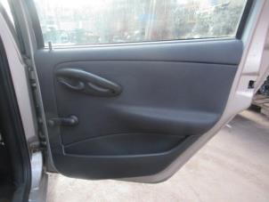 Używane Tapicerka drzwi prawych tylnych wersja 4-drzwiowa Fiat Punto II (188) 1.4 16V Cena € 45,00 Procedura marży oferowane przez Boekholt autodemontage B.V
