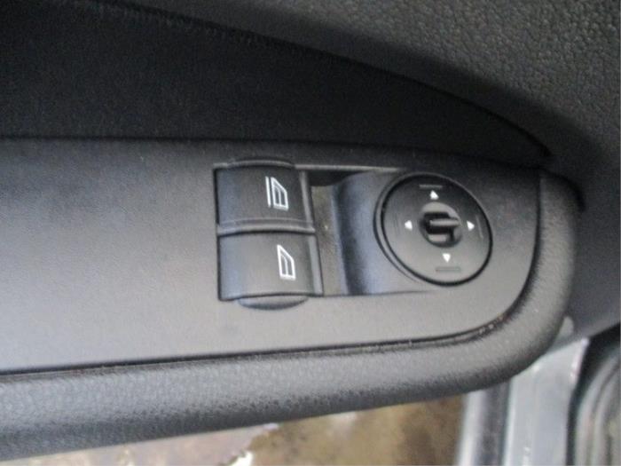 Electric window switch from a Ford Focus 2 Wagon 1.6 16V 2005