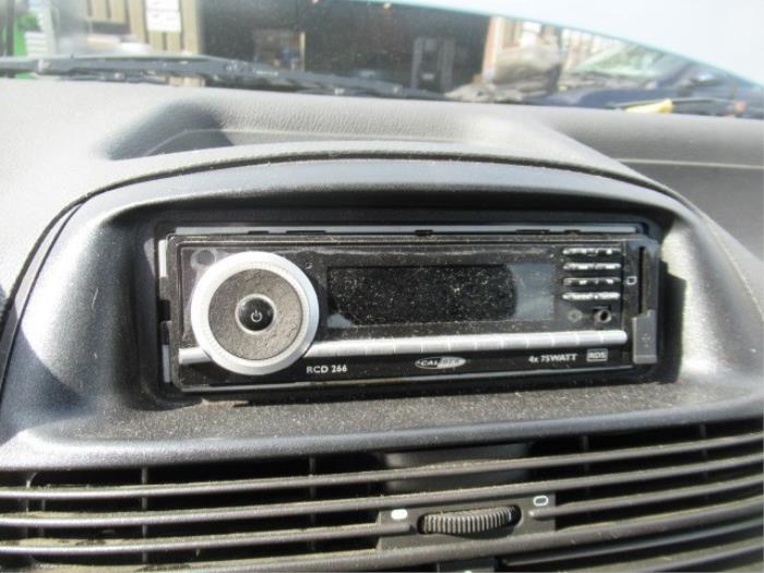 Radio d'un Fiat Punto II (188) 1.2 16V 2000