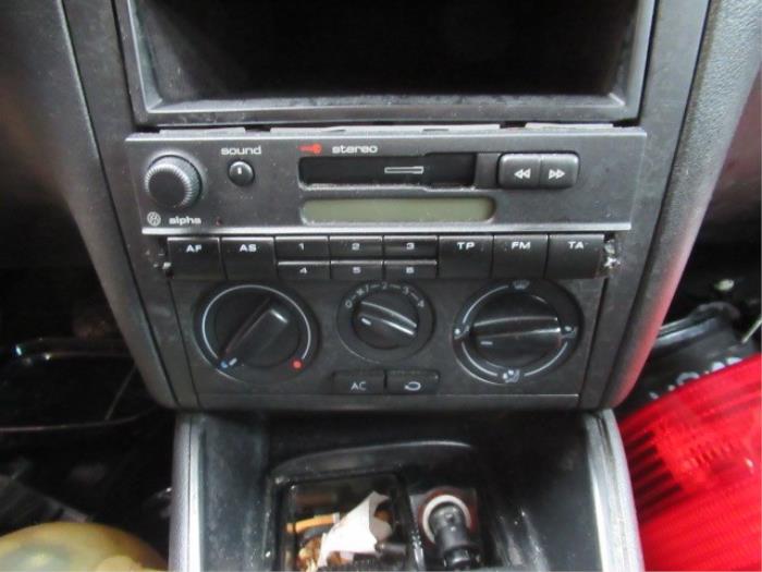 Heater control panel from a Volkswagen Golf IV (1J1) 1.4 16V 2000