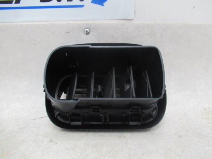 Dashboard vent from a Citroën C4 Cactus (0B/0P) 1.6 Blue Hdi 100 2015