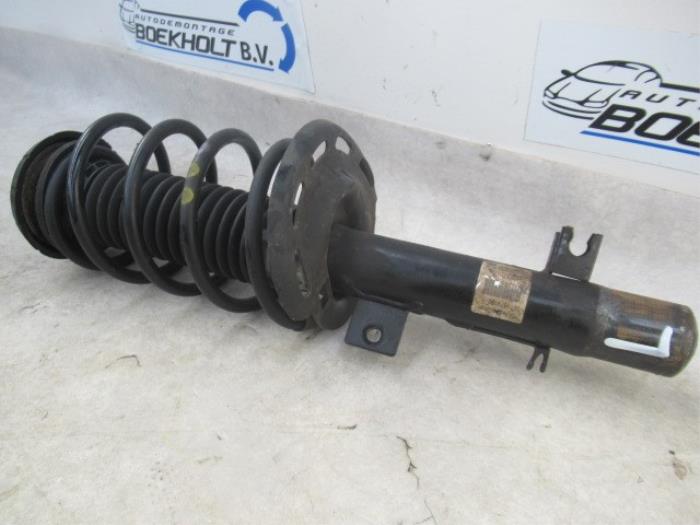 Front shock absorber rod, left from a Citroën C4 Cactus (0B/0P) 1.6 Blue Hdi 100 2015