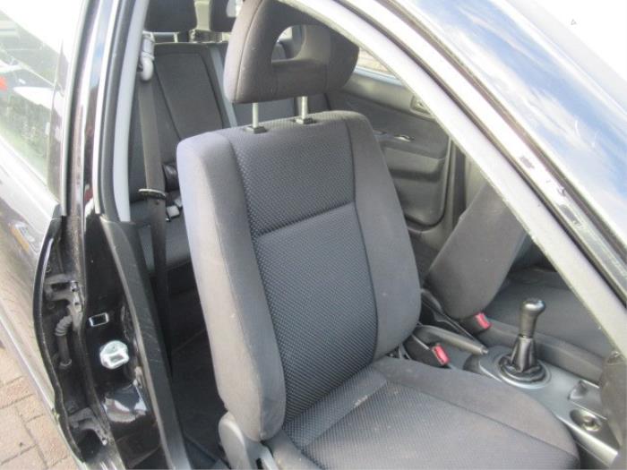 Używane Zaglówek Mitsubishi Lancer Wagon (CS/CT) 1.6 16V Cena € 25,00 Procedura marży oferowane przez Boekholt autodemontage B.V