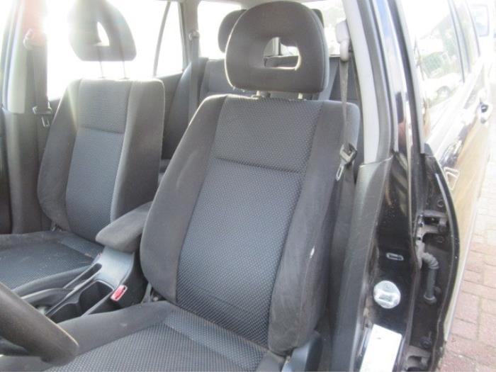 Używane Zaglówek Mitsubishi Lancer Wagon (CS/CT) 1.6 16V Cena € 25,00 Procedura marży oferowane przez Boekholt autodemontage B.V