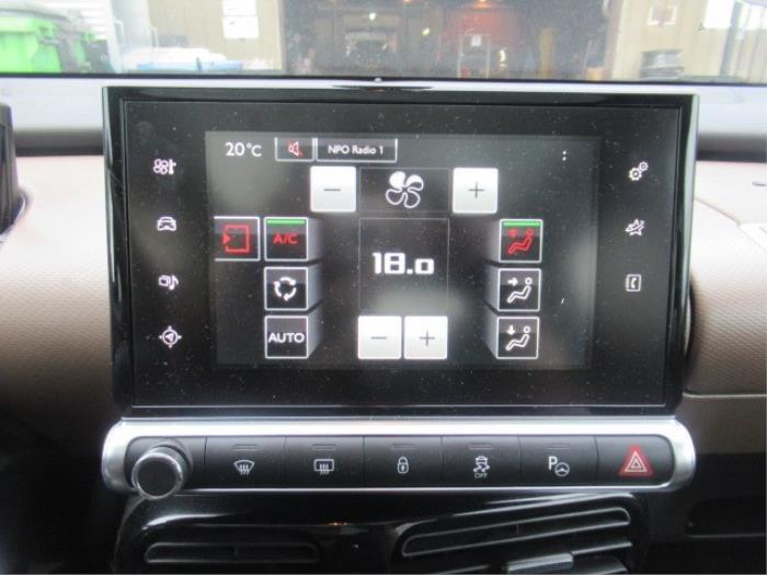 Wyswietlacz nawigacji z Citroën C4 Cactus (0B/0P) 1.6 Blue Hdi 100 2015
