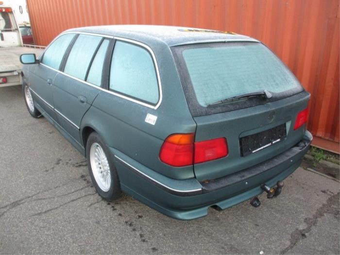 Refrigeración de aire acondicionado de un BMW 5 serie Touring (E39) 525tds 1998
