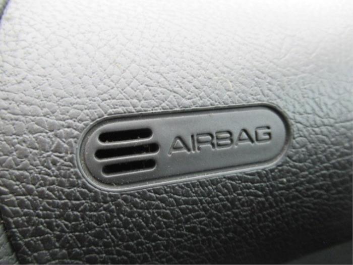 Airbag derecha (salpicadero) de un Peugeot 206 SW (2E/K) 1.4 16V 2004