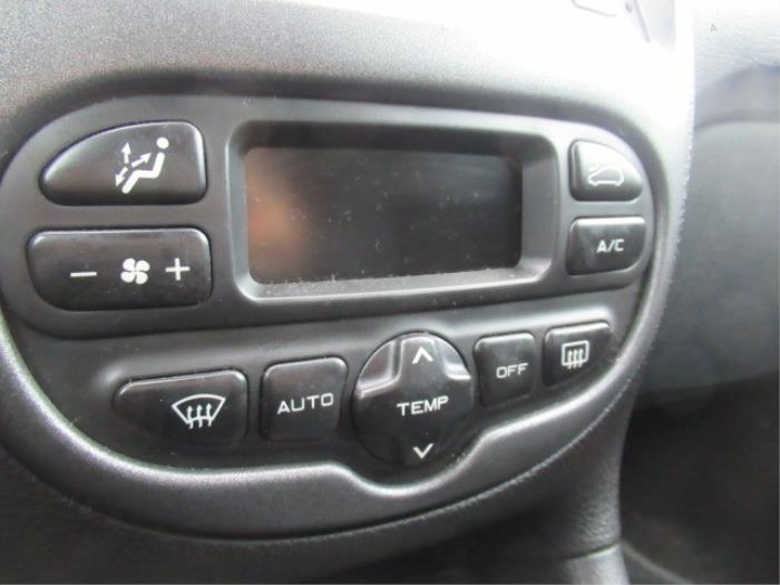 Panel de control de calefacción de un Peugeot 206 SW (2E/K) 1.4 16V 2004