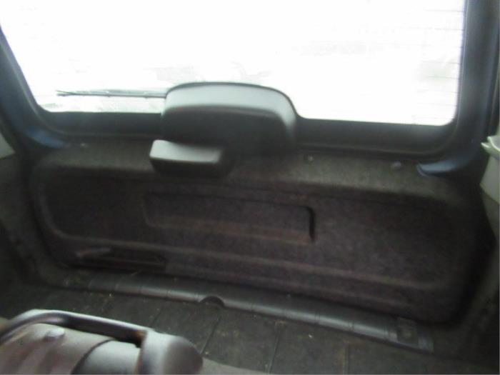 Tailgate trim from a Peugeot 206 SW (2E/K) 1.4 16V 2004