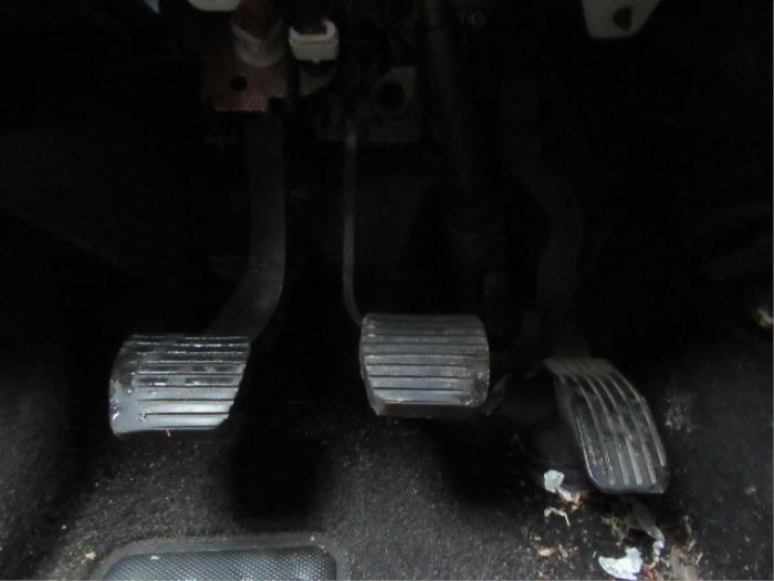 Accelerator pedal from a Peugeot 206 SW (2E/K) 1.4 16V 2004
