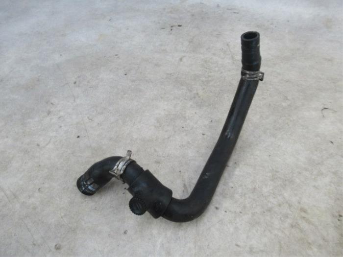 Radiator hose from a Peugeot 206 SW (2E/K) 1.4 16V 2004