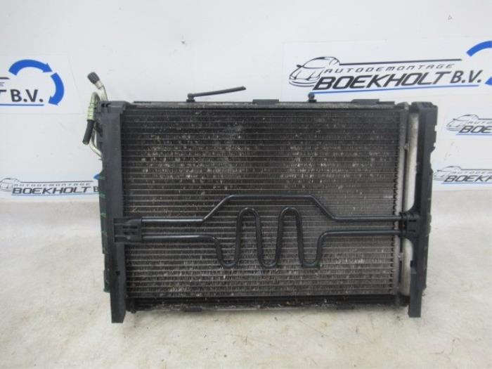 Gebrauchte Kühler BMW 1 serie (E87/87N) 118i 16V Preis € 100,00 Margenregelung angeboten von Boekholt autodemontage B.V
