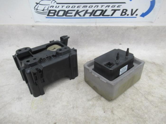 Central locking vacuum pump
