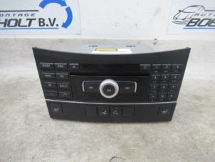 Usados Radio Mercedes E (C207) E-350 CGI V6 24V Precio € 249,00 Norma de margen ofrecido por Boekholt autodemontage B.V