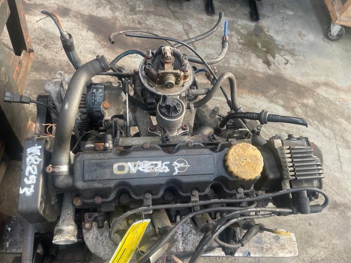 Engine from a Opel Corsa B (73/78/79) 1.4i 1997