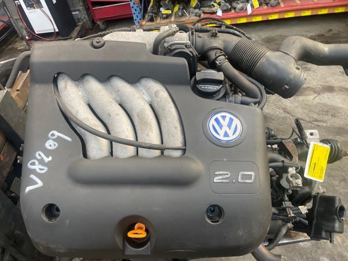 Gebrauchte Abdeckblech Motor Volkswagen New Beetle (9C1/9G1) 2.0 Preis € 20,00 Margenregelung angeboten von Boekholt autodemontage B.V