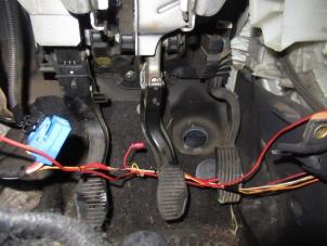 Used Brake pedal Opel Corsa D 1.3 CDTi 16V ecoFLEX Price € 40,00 Margin scheme offered by Boekholt autodemontage B.V