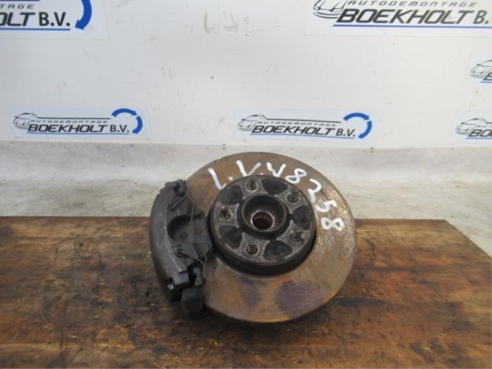 Front wheel hub from a Ford Focus C-Max 1.6 16V 2004