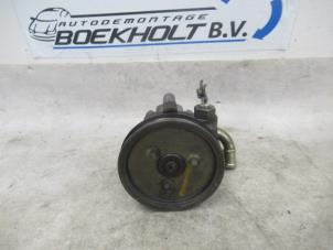 Usagé Pompe de direction Rover 200 (RF) 214 Si 1.4 16V Prix € 39,00 Règlement à la marge proposé par Boekholt autodemontage B.V