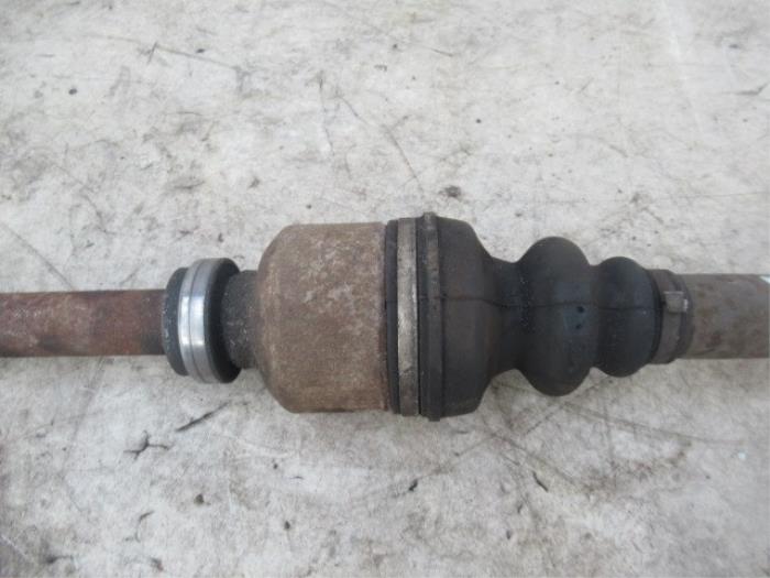 Drive shaft, rear right from a Peugeot 407 (6D) 2.0 16V 2005