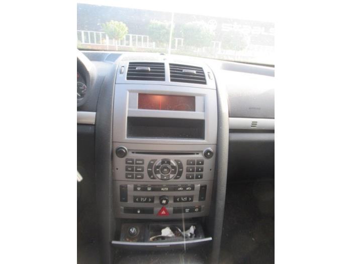 Climatronic panel from a Peugeot 407 (6D) 2.0 16V 2005