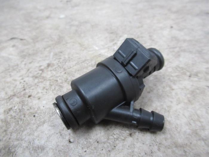 Injector (petrol injection) from a BMW 3 serie (E46/4) 316i 2000