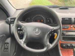 Usagé Airbag gauche (volant) Mercedes C Combi (S203) 2.2 C-200 CDI 16V Prix € 44,00 Règlement à la marge proposé par Boekholt autodemontage B.V