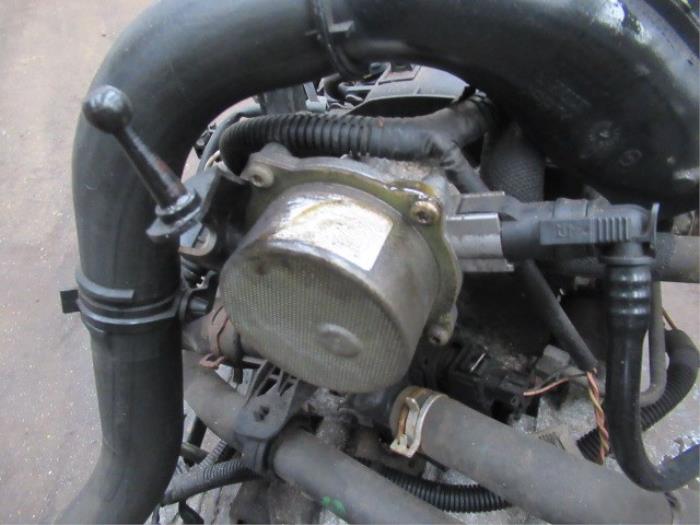 Vacuum pump (diesel) from a Renault Megane II (BM/CM) 1.5 dCi 80 2004