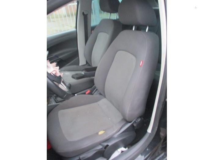 Siège gauche d'un Seat Ibiza IV (6J5) 1.2 TDI Ecomotive 2011