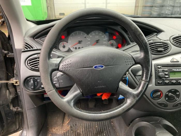 Left airbag (steering wheel) from a Ford Focus 1 1.6 16V 2001