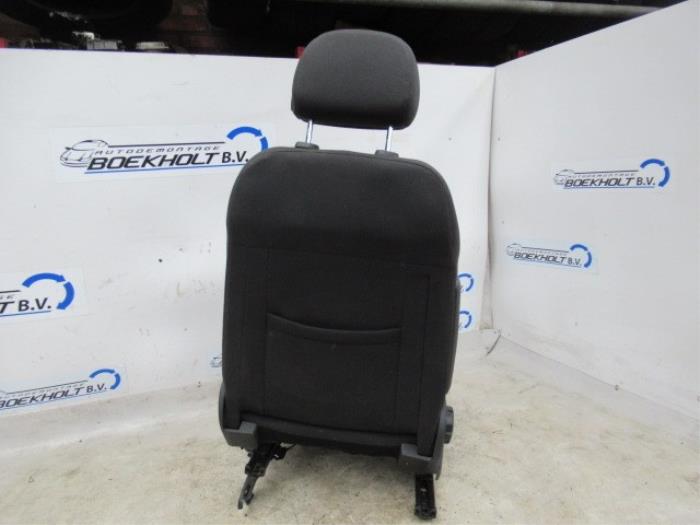 Seat, right from a Opel Corsa D 1.3 CDTi 16V ecoFLEX 2011