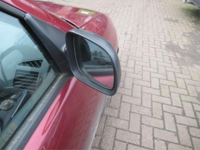 Aleta de ventanilla de un Seat Ibiza II (6K1) 1.4 16V 2001