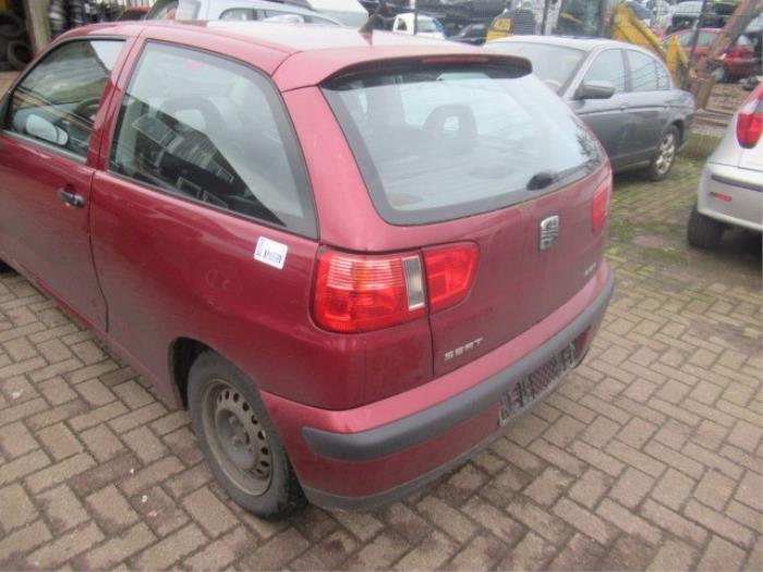 Feu arrière gauche d'un Seat Ibiza II (6K1) 1.4 16V 2001