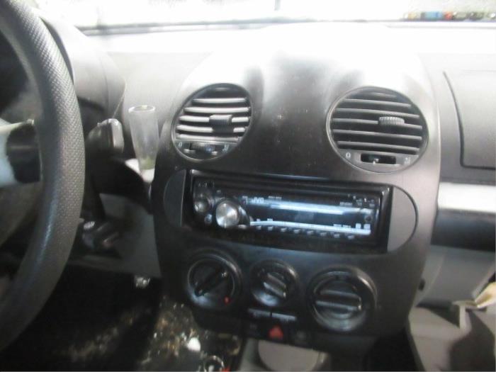 Panel de control de aire acondicionado de un Volkswagen New Beetle (9C1/9G1) 2.0 1999