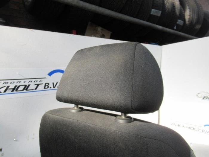 Fotel prawy z Volkswagen Golf IV (1J1) 1.6 16V 2003