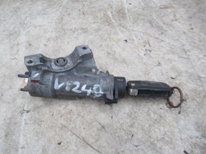 Zündschloss+Schlüssel van een Skoda Fabia (6Y5) 1.4i 16V 2004