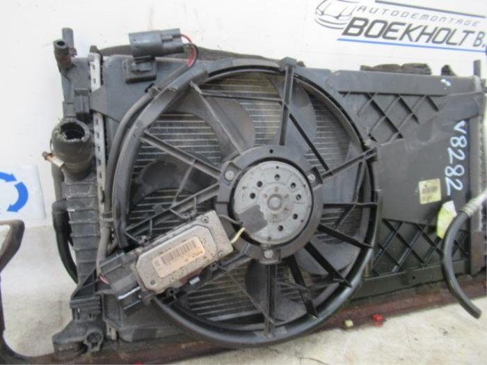 Radiator fan from a Ford Focus C-Max 1.8 16V 2007