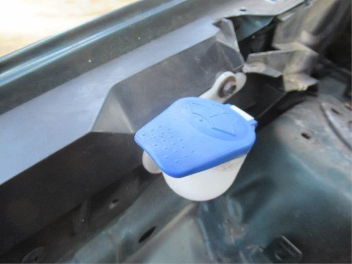 Front windscreen washer reservoir from a Ford Focus C-Max 1.8 16V 2007