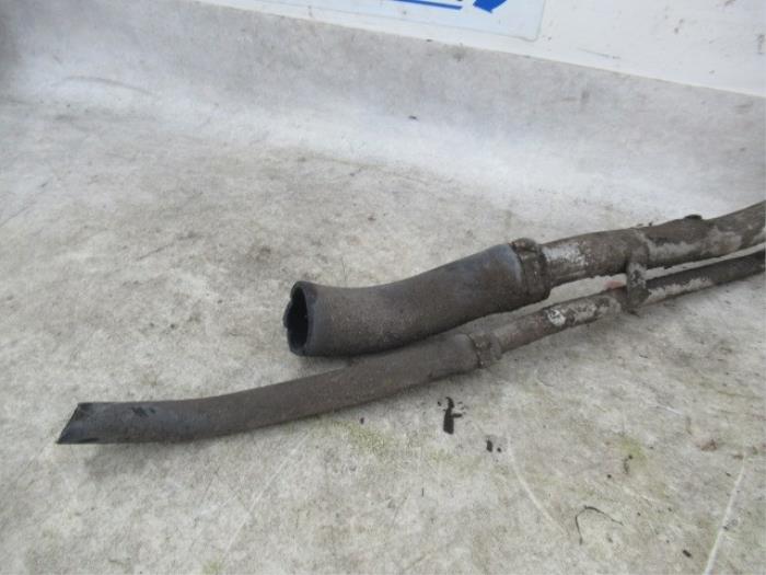 Fuel tank filler pipe from a Ford Focus C-Max 1.8 16V 2007