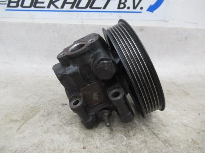 Pompe direction assistée d'un Ford Mondeo III Wagon 1.8 16V SCI 2004